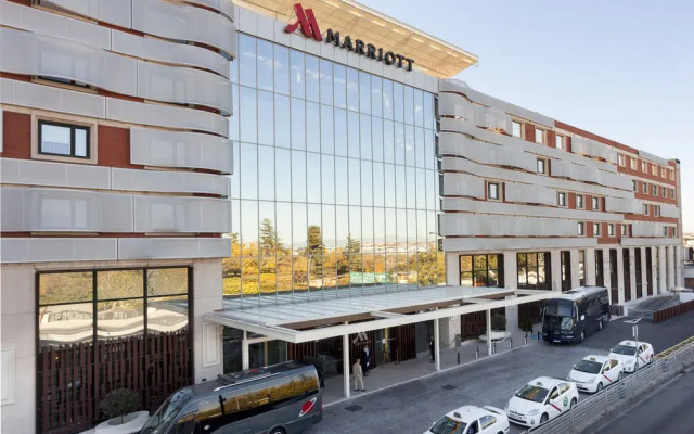 Отель Madrid Marriott Auditorium & Conference Center Мадрид вид на фасад