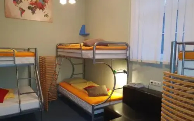 Freedom65 Hostel And Caravan