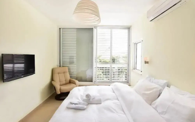 On Gordon Beach-Luxury- Stay at my Place