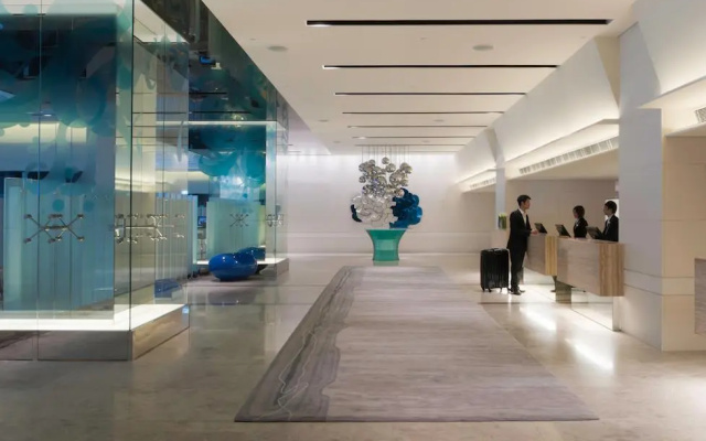 Lhotel Island South