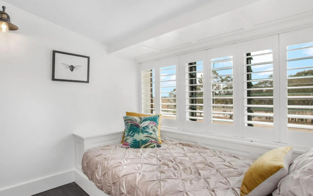Block Eight 5 Gum Trees Luxe Villa