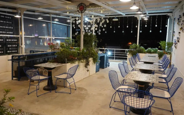 Thong Nho Oi Hostel