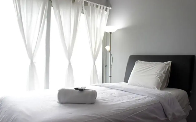 Trendy Studio Room at Galeri Ciumbuleuit 1 Apartment near UNPAR By Travelio