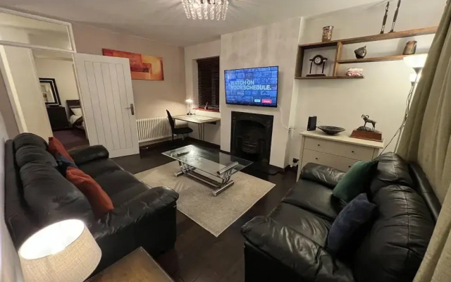 Specious 2 x Double Bedroom Flat in London E18