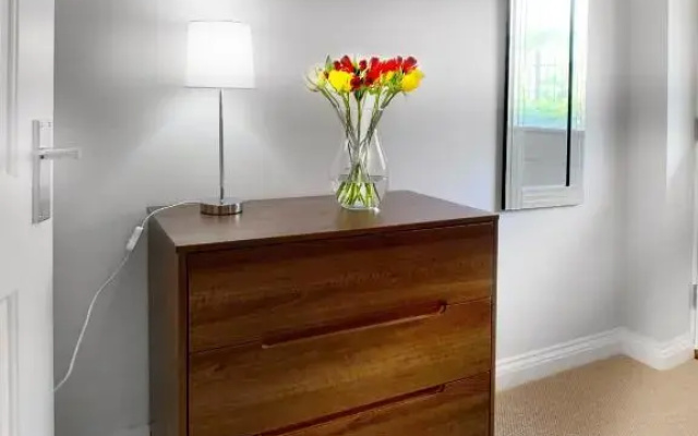 Wokingham - 2 bed with parking