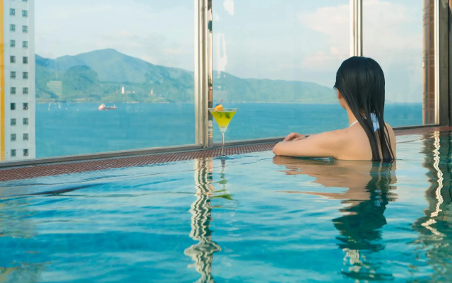 Sofiana My Khe Hotel & Spa - Rooftop Pool Bar - Free 01 Draught Beer and 20-minute Spa per Room