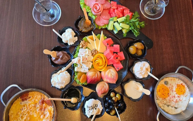 Cahan Hotel