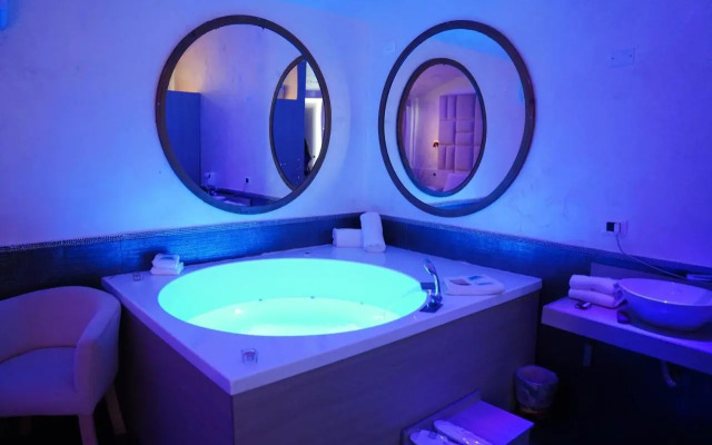 Bee Queen Hotel