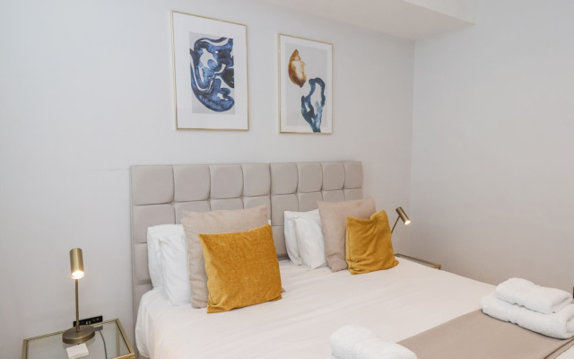 The Salisbury Apartment 205