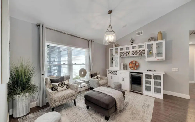 1331 Normandy Cir