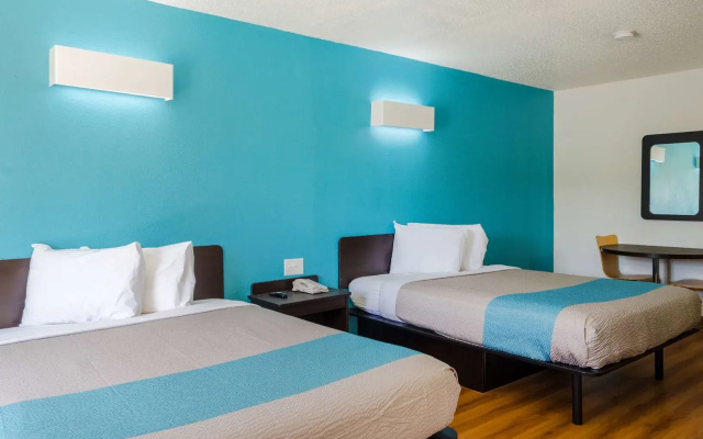 Motel 6 Mobile, AL