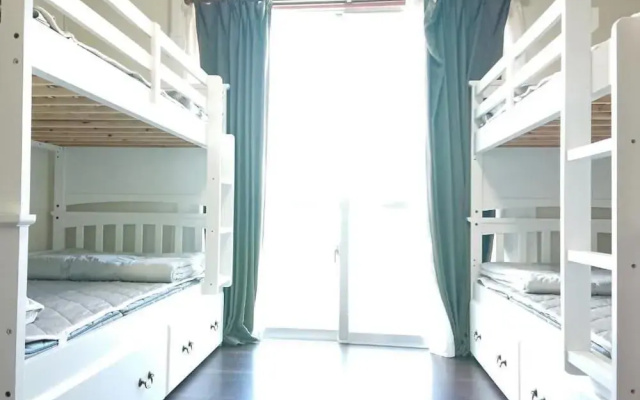Yenn's Marina Inn Zamami Condominium