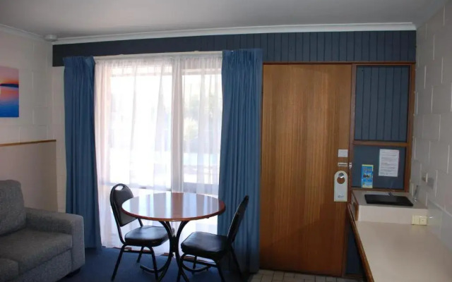 Cunningham Shore Motel
