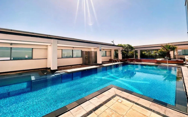 Minimalist Difc Studio w Pool Gym