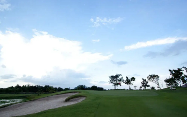 Uniland Golf & Resort