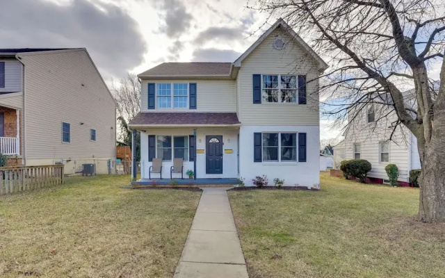 Walk to Fairgrounds! Hagerstown Townhome w/ Deck