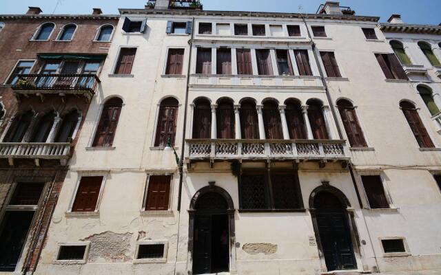 Отель Ve.N.I.Ce Cera Palazzo Grimani Венеция вид на фасад