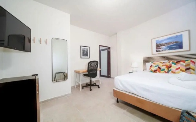 Room 1 - Stylish Accessible Suite