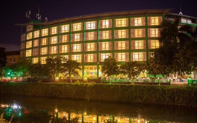 Green Hotel вид на фасад