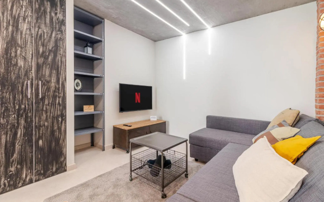 Flatguest Industrial Loft by Marina Suites - SCOOTERS - WIFI