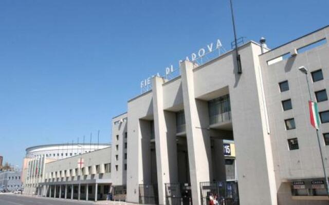 Hotel Autostrada Падуя вид на фасад