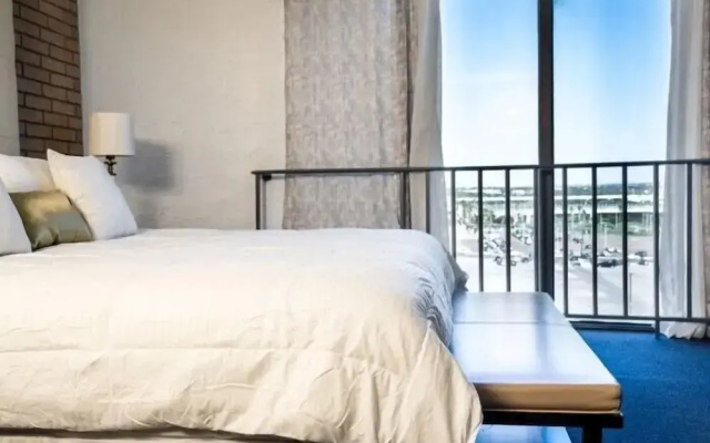 The Landmark Hotel