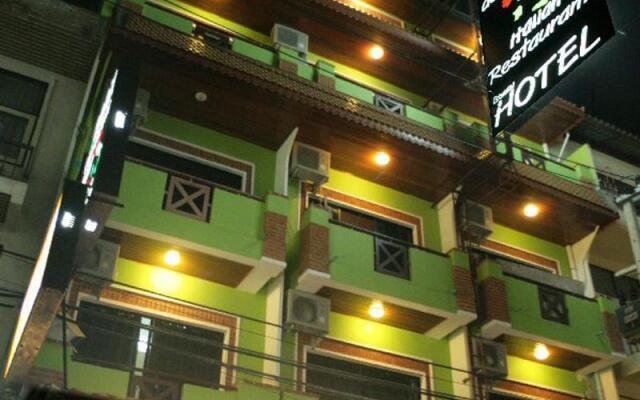 Max Hotel Паттайя вид на фасад