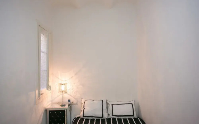 Beautiful Sagrada Familia Apartment