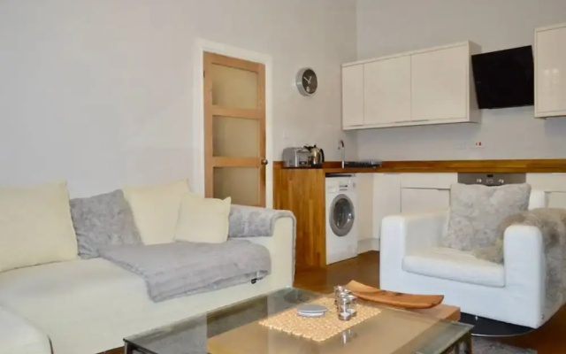 Modern Open-plan Leith Flat