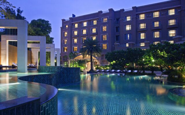 Отель Radisson Blu Plaza Delhi Airport вид на фасад