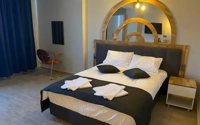 Grand Özalp Ai̇rport Hotel