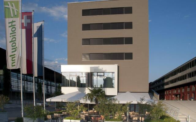 Отель Holiday Inn Zurich - Messe Швейцария, Цюрих - 9 отзывов об отеле, цены и фото номеров - забронировать отель Holiday Inn Zurich - Messe онлайн вид на фасад