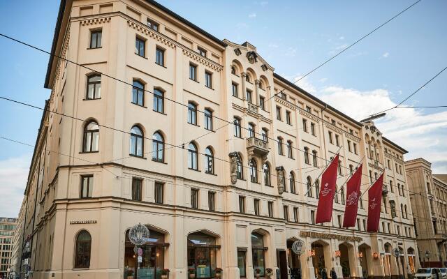 Hotel Vier Jahreszeiten Kempinski München вид на фасад