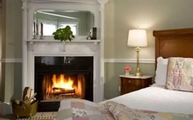 Maple Leaf Inn