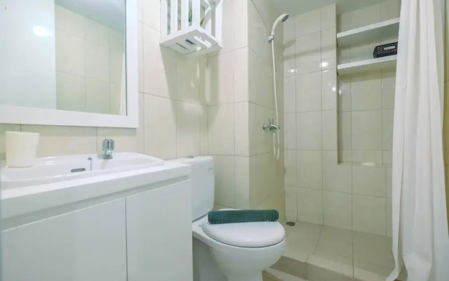 Spacious and Modern 2BR Springlake Summarecon Bekasi Apartment