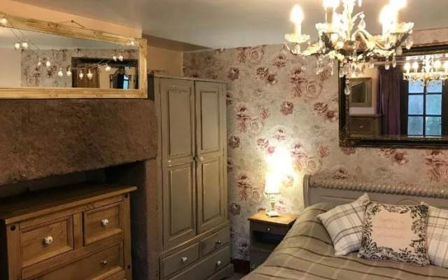 Hen Cloud Cottage