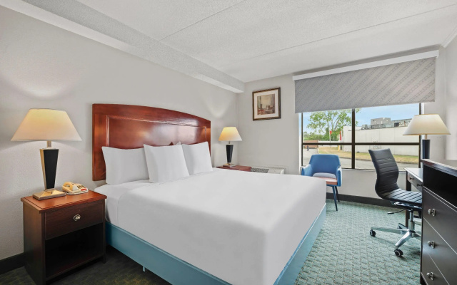 Days Inn by Wyndham Utica