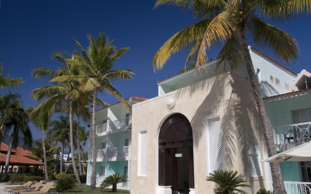 Отель VH Gran Ventana Beach Resort - All Inclusive Доминикана, Пуэрто-Плата - отзывы, цены и фото номеров - забронировать отель VH Gran Ventana Beach Resort - All Inclusive онлайн вид на фасад
