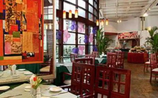 88 Eiling Park Hotel