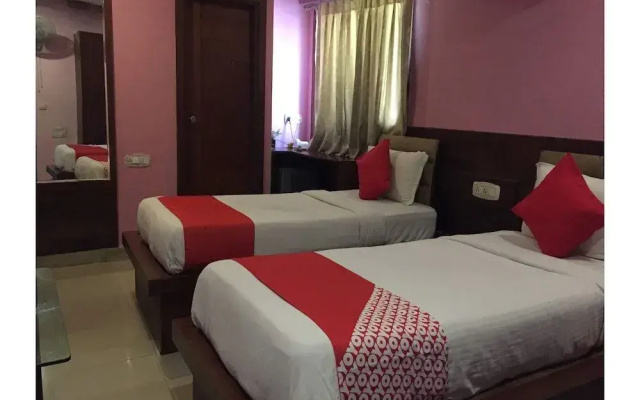 OYO 382 Madhura Inn