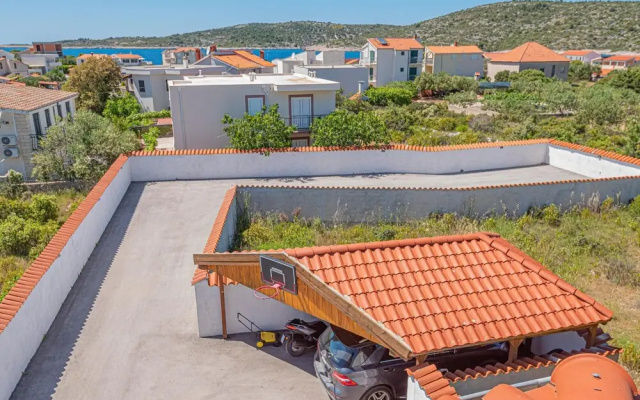Awesome Apartment in Kanica With Wifi and 1 Bedrooms