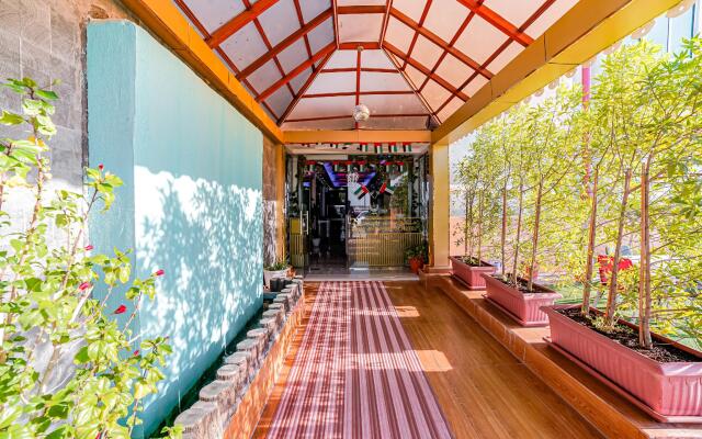 Отель Dana Al Buhairah Hotel ОАЭ, Шарджа - отзывы, цены и фото номеров - забронировать отель Dana Al Buhairah Hotel онлайн вид на фасад