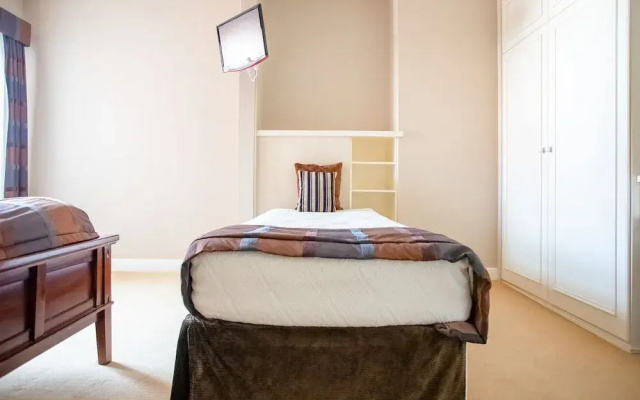 OYO Cliffemount Hotel