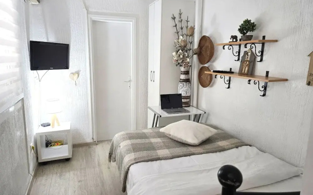 Room-angelina Apartment 3