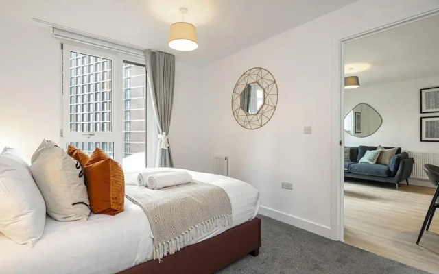 Waterside Flat in Central Leeds