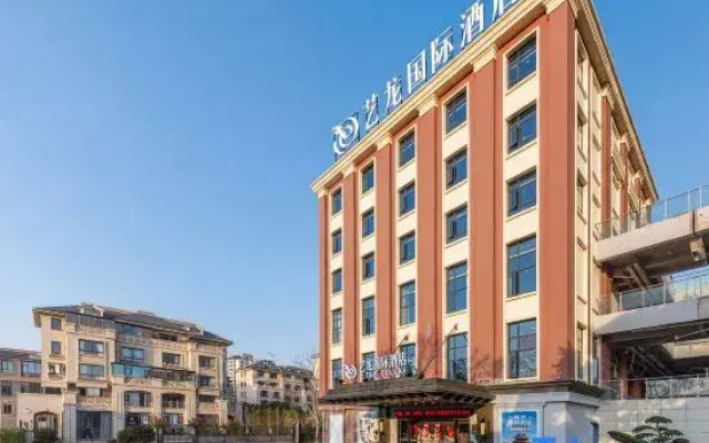 Elong International Hotel (Hengdian World Studios)