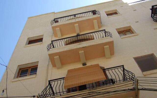 Апартаменты Bencini Apartments Слима вид на фасад