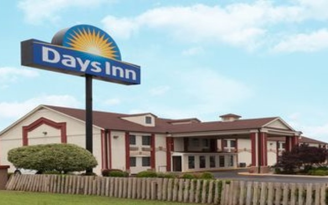 Отель Days Inn Shawnee вид на фасад