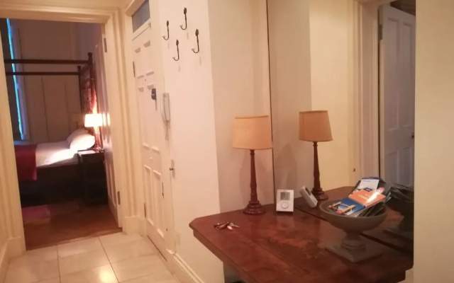 South Kensington Apartment