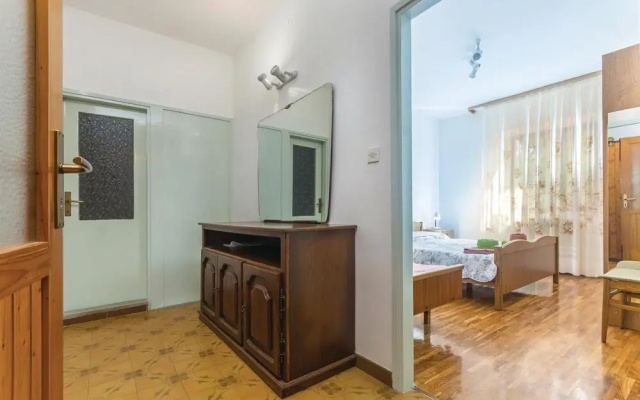 Beautiful Home in Lovrecica With Wifi and 2 Bedrooms